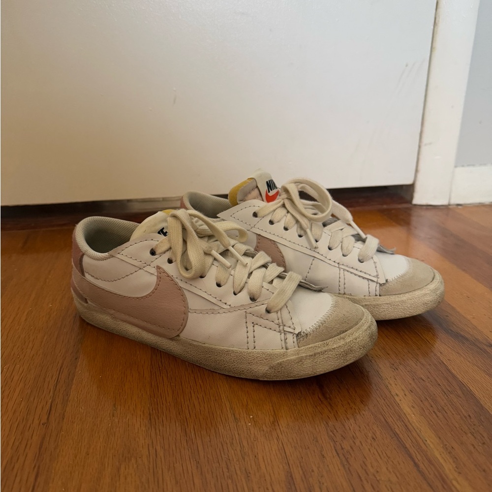 Nike Women’s Blazer Low Jumbo Shoe | white/pink color in size 10